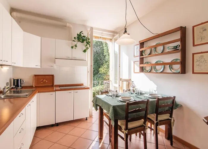 Lungolago Apartment *